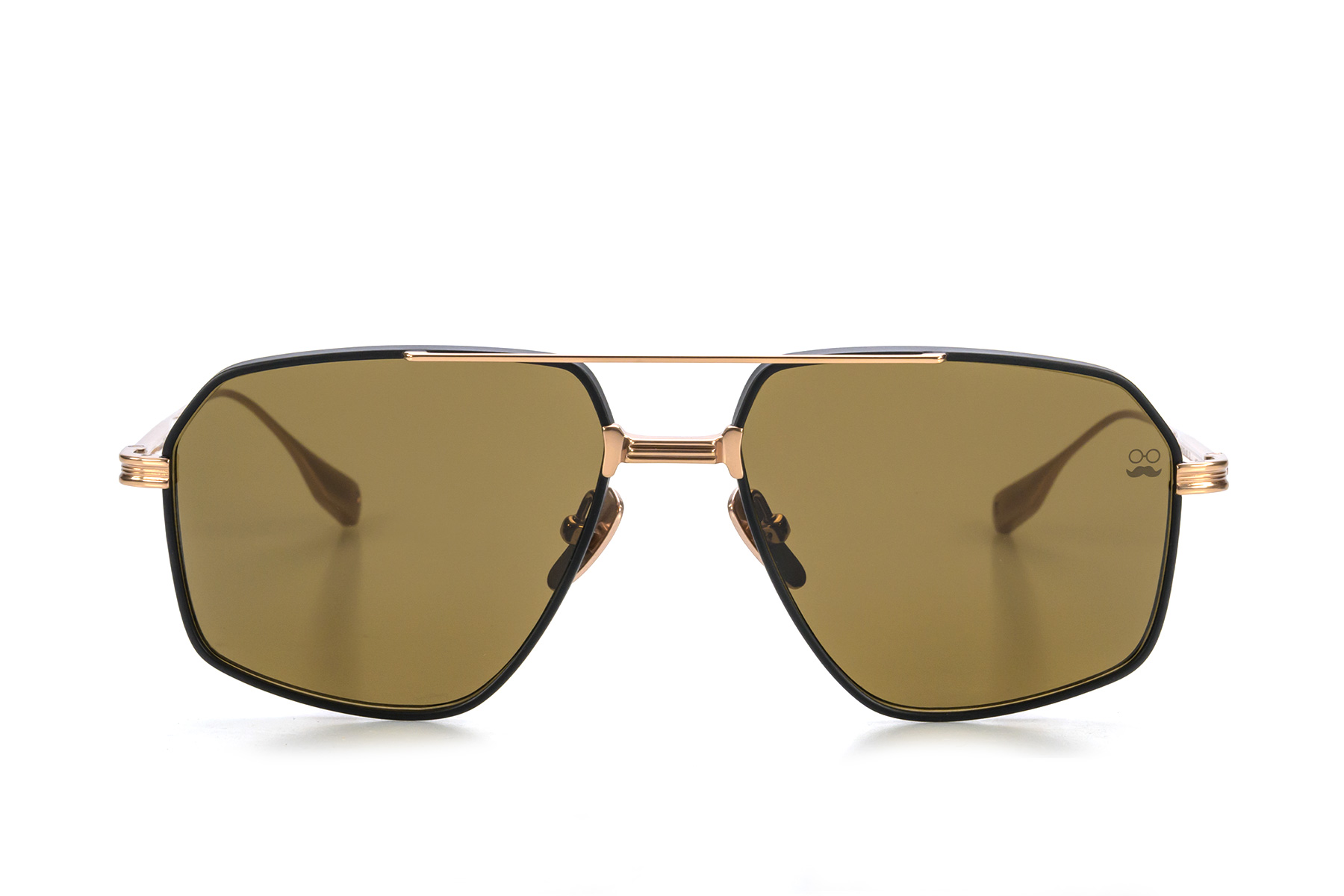 Big Daddy, gli occhiali da sole in titanio nero satinato, dalla forma squadrata con abbellitori in oro rosé e oro, incarnano lo stile degli anni '80.