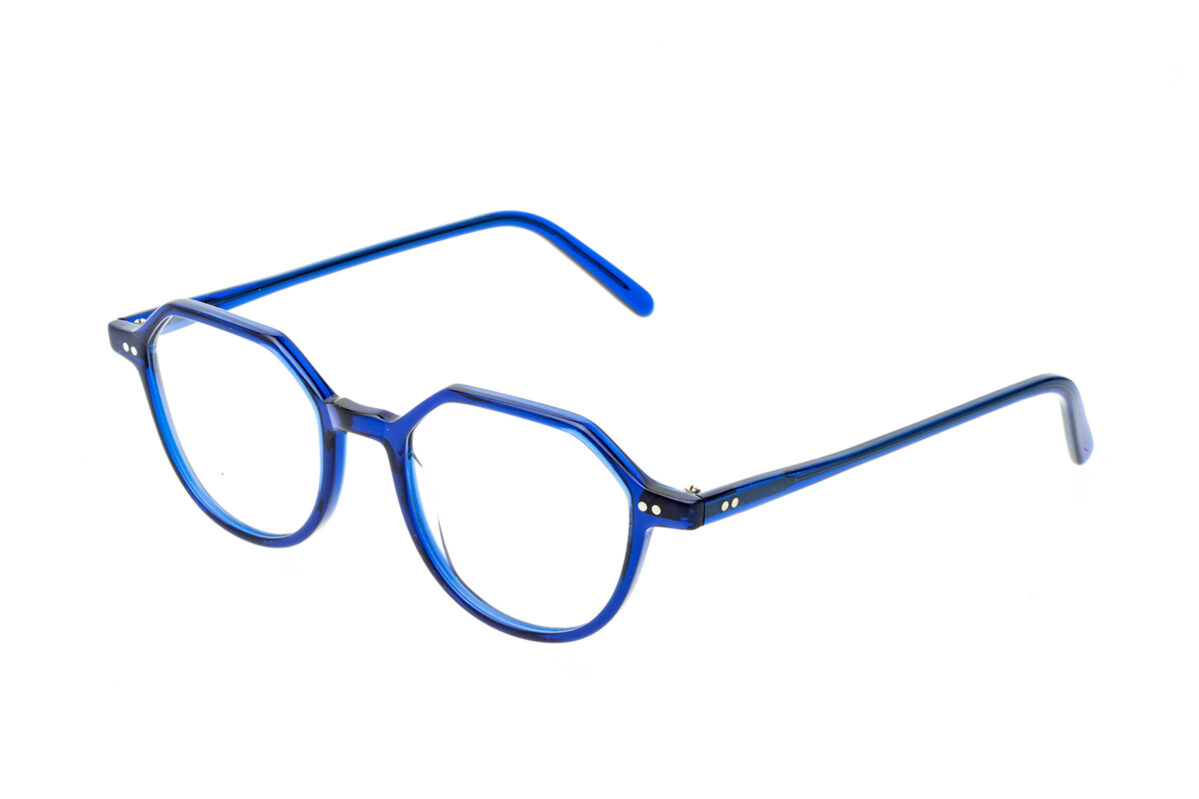 Carlo, questi occhiali hanno una varietà di colori disponibili permettendo di personalizzare gli occhiali secondo il proprio stile e le tendenze del momento