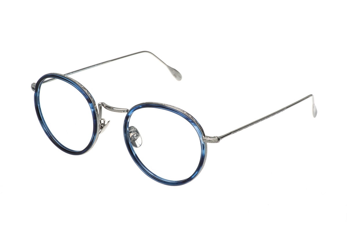 G005 di David Marc è un occhiale da vista con montatura rotonda, è un vero e proprio oggetto di design che fonde eleganza senza tempo e stile bohémien. 100% Made in Italy