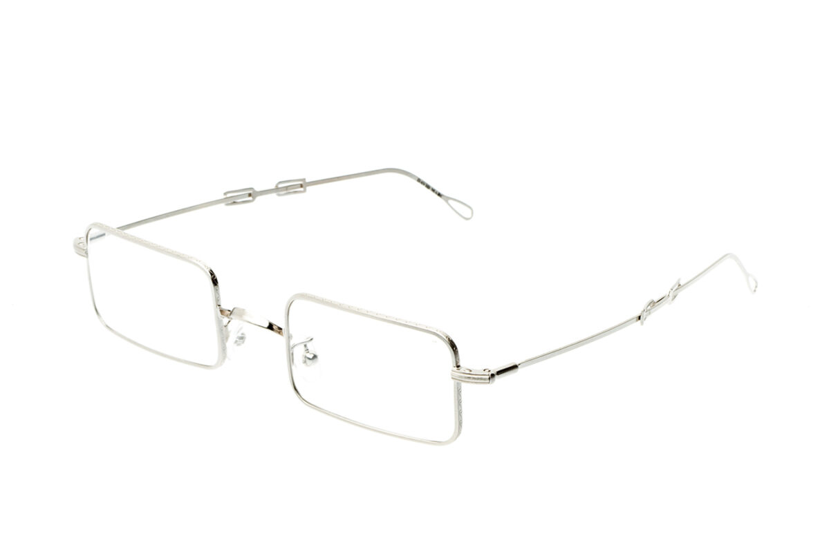 G015 di David Marc è il modello di occhiali da vista rettangolare, un classico che offre un look sobrio e versatile dal design pulito e lineare