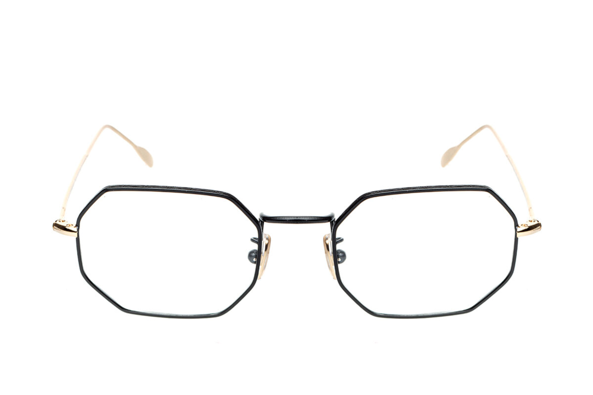 G017 di David Marc è un occhiale da vista dalla forma ottagonale dall'aspetto unico e affascinante, che può evocare sia uno stile retrò che moderno