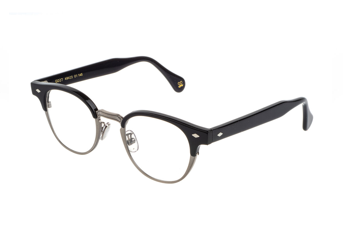 G027 è un occhiale da vista dalla caratteristica forma ibrida, con una parte superiore realizzata in acetato e la parte inferiore e il ponte in metallo.