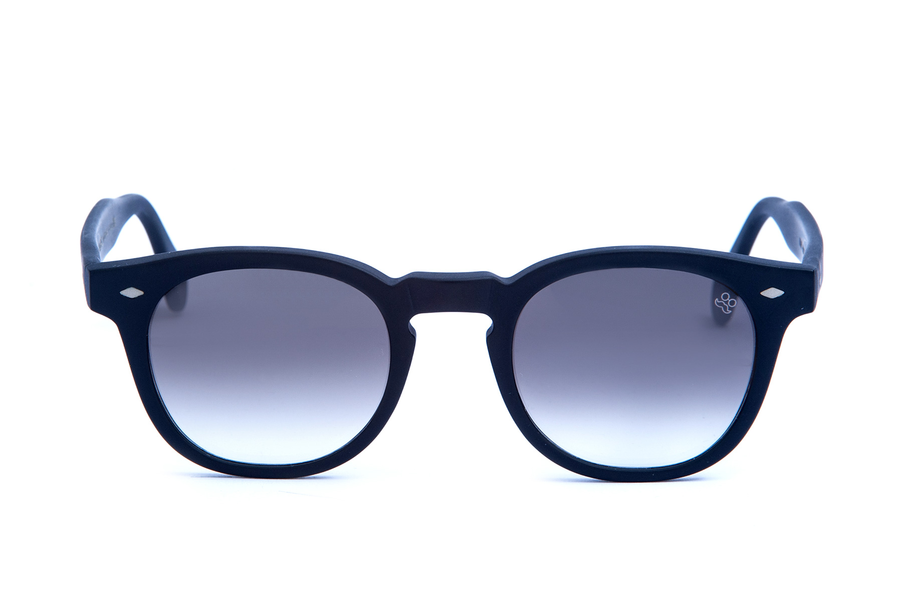 Jonny, gli occhiali da sole squadrati in acetato firmati David Marc incarnano l'essenza dell'eleganza moderna e del design sofisticato