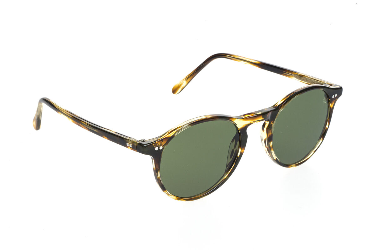M002 SUN è un occhiale da sole tondo in acetato che rappresenta eleganza e protezione al top, unisce il design classico con l'artigianato di alta qualità