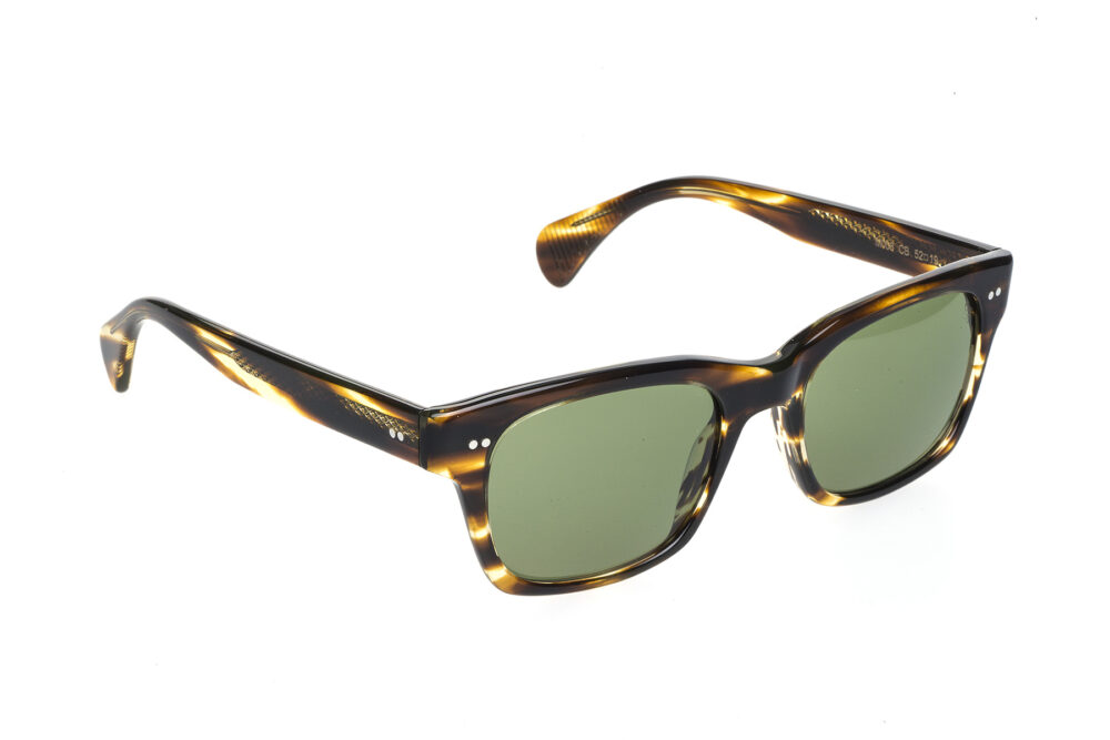 M006 di David Marc è un occhiale da sole dalla forma squadrata realizzata in acetato di alta qualità che offre una combinazione di robustezza e leggerezza
