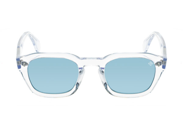 M009 è un occhiale da sole che esalta lo stile di chi lo indossa. La forma squadrata conferisce a questi occhiali da sole carattere e modernità.