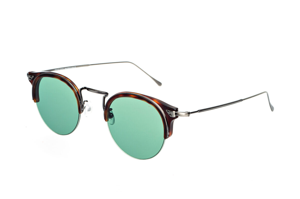 M015 di David Marc è un occhiale da sole con montatura tonda che incarna un'intramontabile eleganza, in acetato leggero e robusto per un comfort duraturo