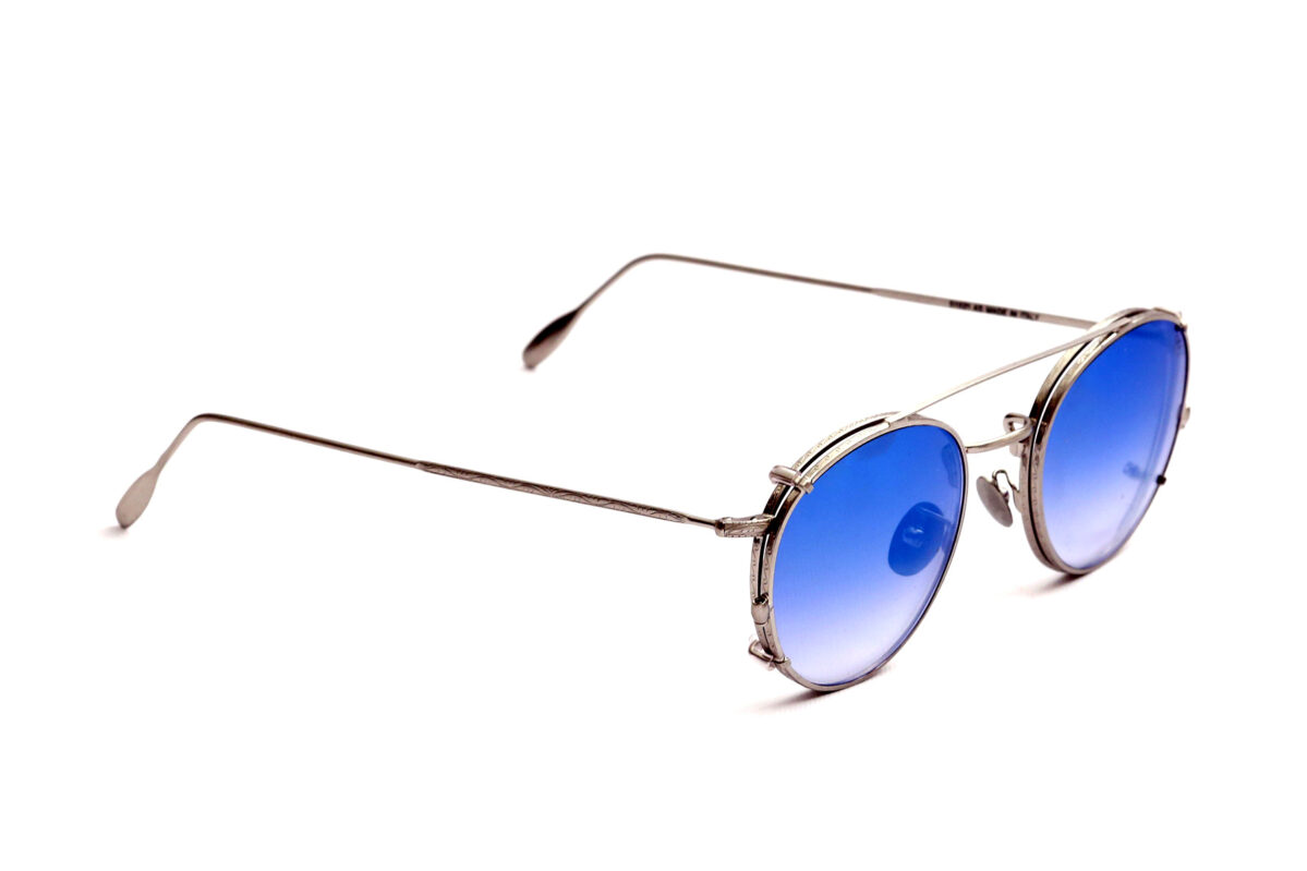 Cesare Sun Clip, sono delle clip da sole tonde in metallo con lenti colorate, pensate per essere abbinate con stile all'occhiale da vista