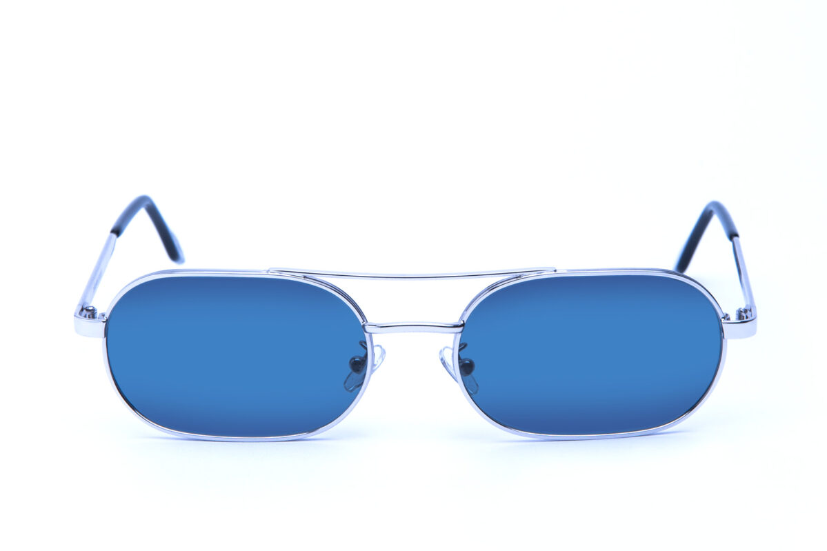 Elliot è un modello di occhiali da sole firmata David Marc con montatura in acetato importante e aste decorate dallo stile trendy