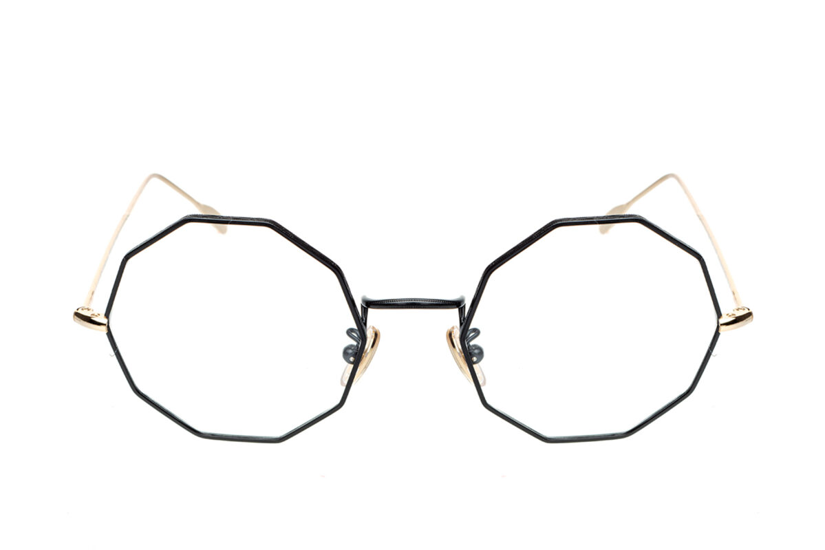 G019 di David Marc è un occhiale da vista ottagonale artigianale, un connubio perfetto di design, stile e precisione. Ogni dettaglio è curato con passione.
