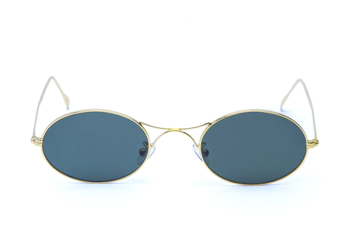 Morgan Sun questi occhiali da sole ovali dai vari colori, realizzati in metallo leggero, incarnano lo stile boho-chic che non passa mai di moda.