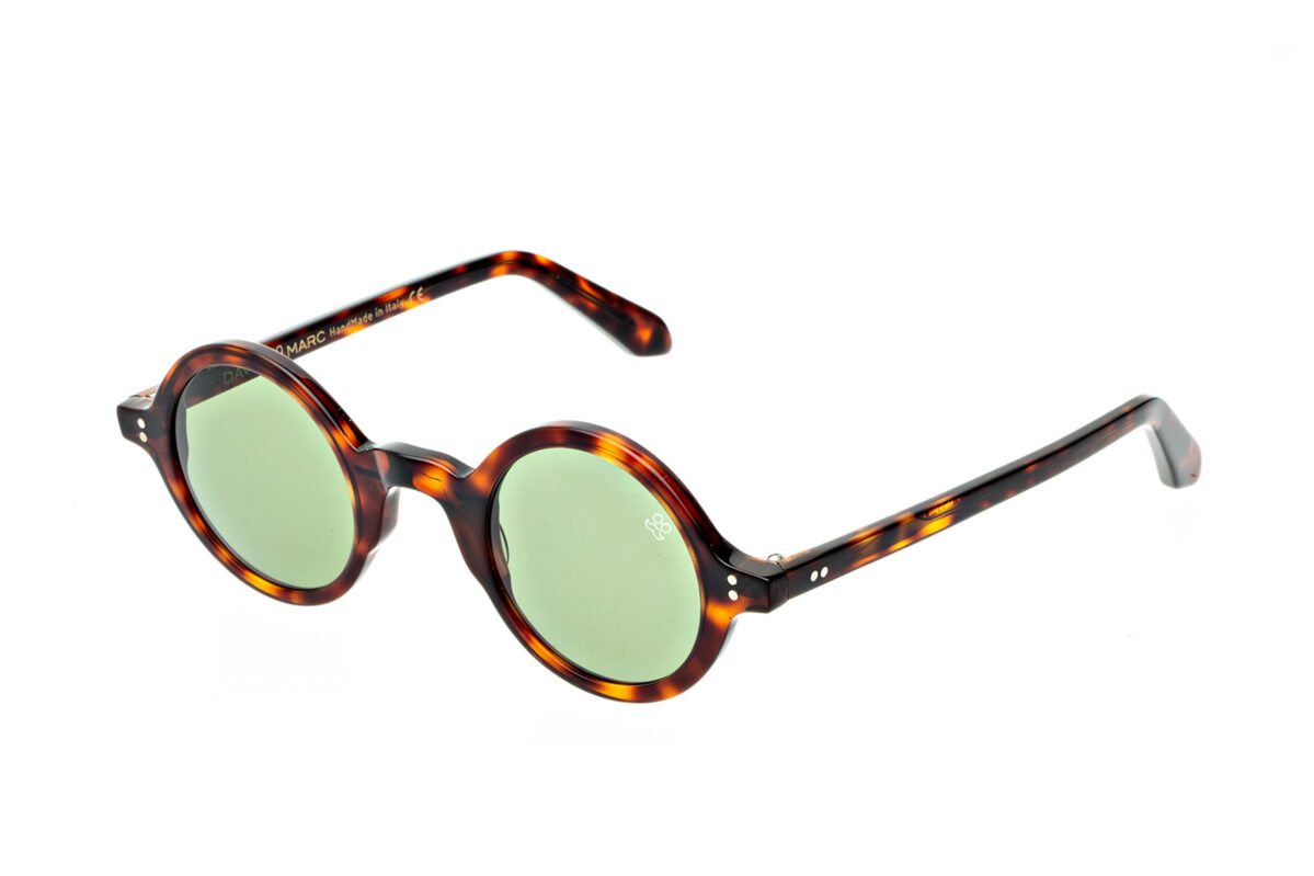 R10 SUN questi occhiali da sole di David Marc lavorati artigianalmente in acetato rappresentano l'eleganza e lo stile distintivo del made in Italy.