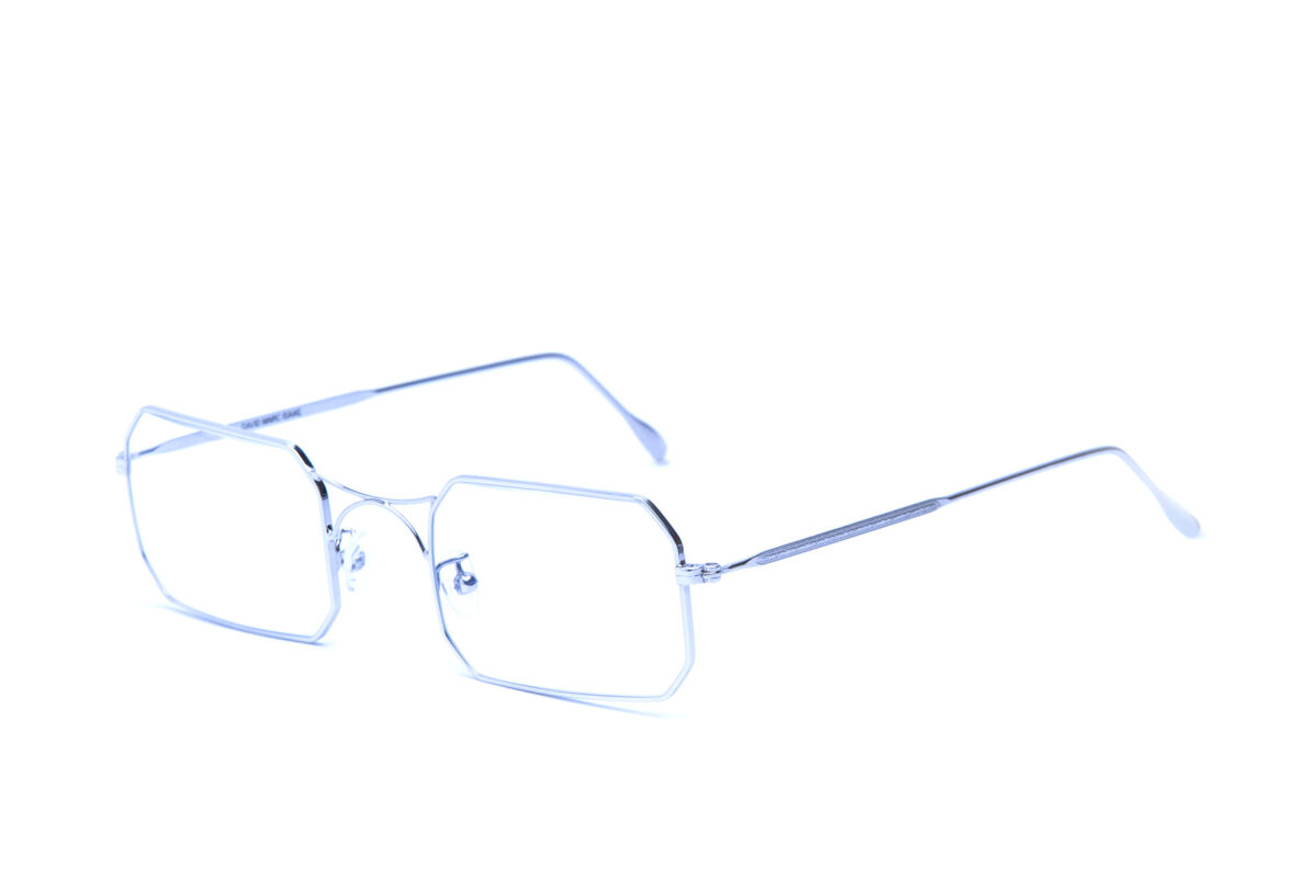 Isaac, gli occhiali da vista con montatura rettangolare in metallo, sono l'emblema dello stile trendy e raffinato per l'uomo moderno