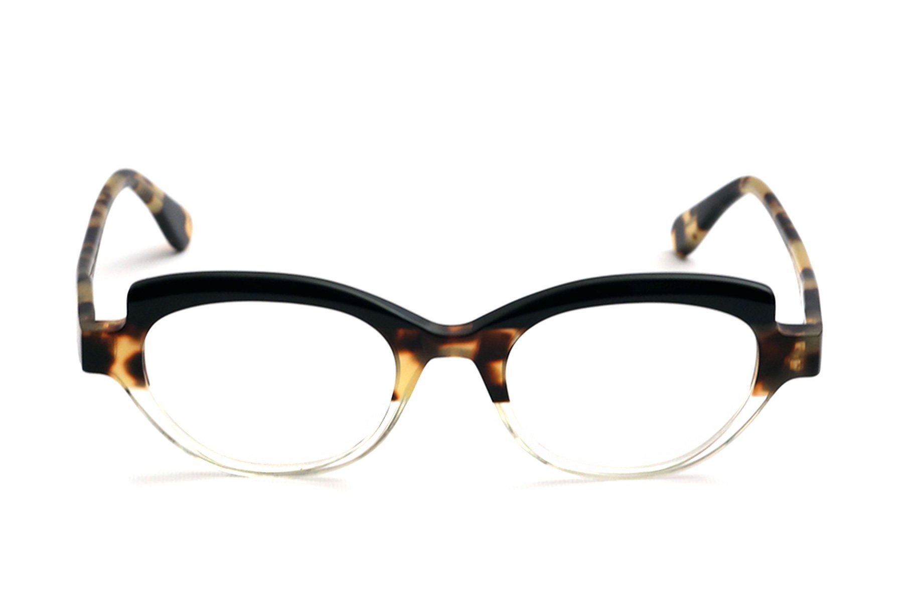 Rachel, il modello di occhiali da vista in acetato dalla forma cat-eye con aste a contrasto crea un effetto visivo accattivante e femminile.